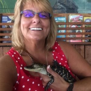 Meet your Posher, Marcia